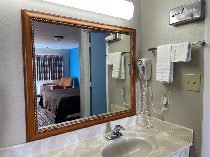 Bathroom 4, Budget Inn Motel, Crawford
