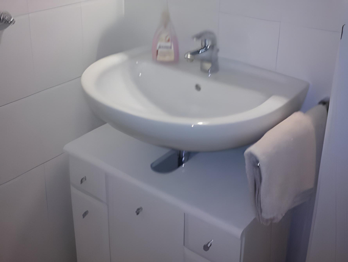 Bathroom 2, Hotel zur Kuferschenke, Mainz-Bingen