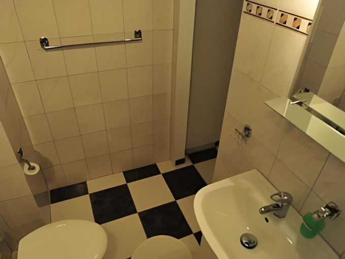 Bathroom 2, Pension Marie Prenzlauer Berg, Berlin