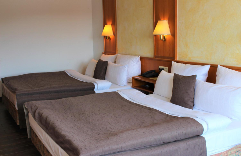 Bedroom 3, Hotel Pirsch, Kaiserslautern