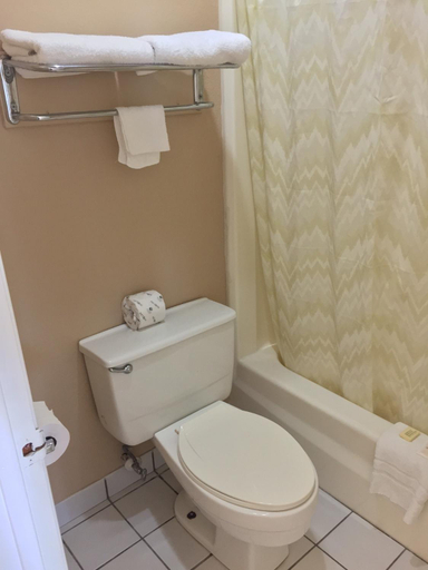 Bathroom 2, Budget Inn Motel, Crawford