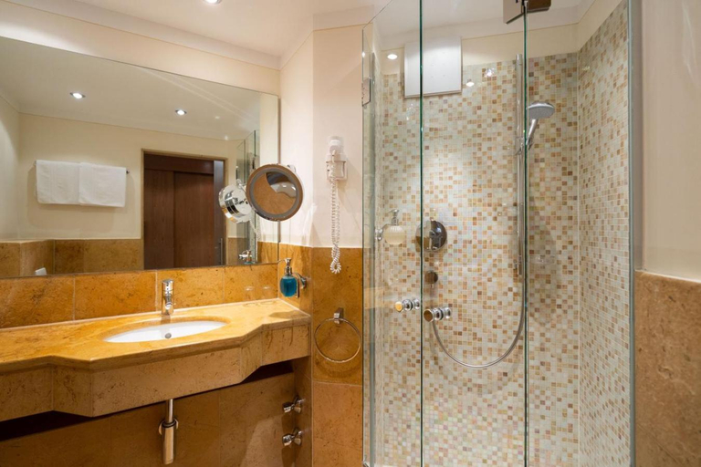 Bathroom 3, Hotel Gasthof Alte Post Holzkirchen, Miesbach