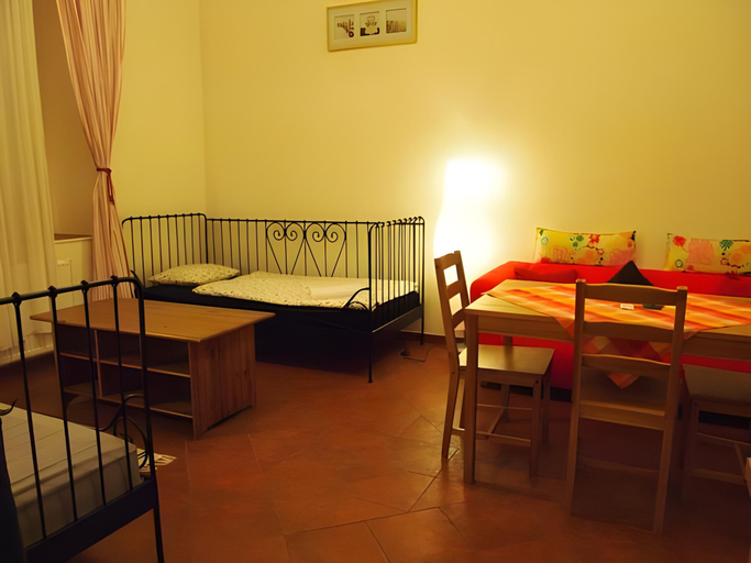 Others 5, Apartments Emma, Praha 5