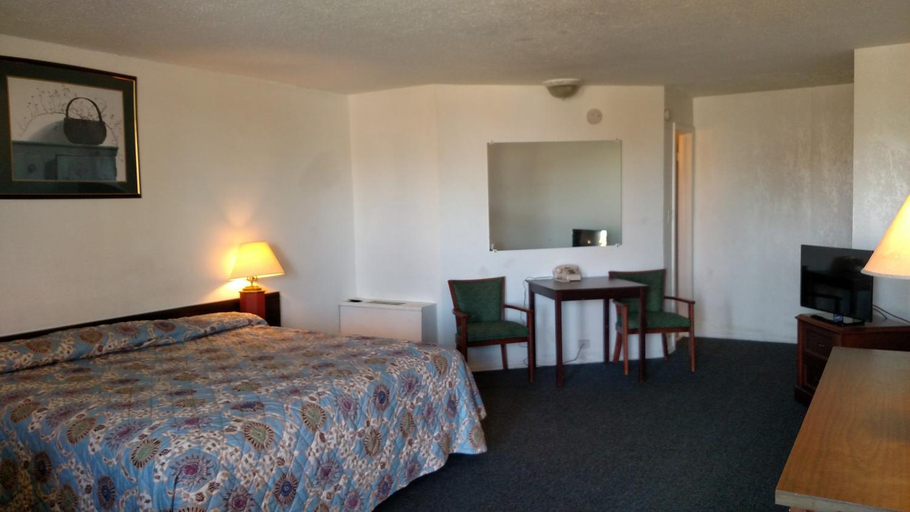 Bedroom 3, Essex House Motel, Arapahoe