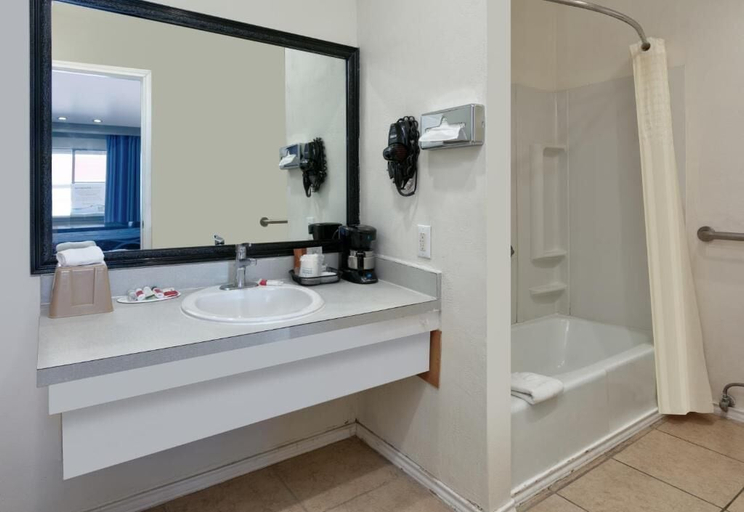Bathroom 3, Red River Inn, Wilbarger