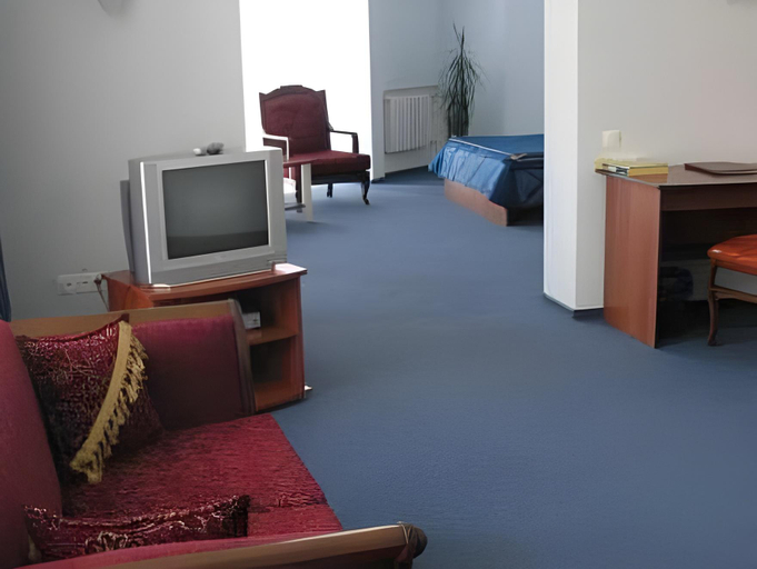 Others 3, Hotel European, L'vivs'ka