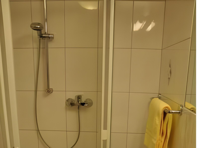 Bathroom 2, Hotel Burgerhof, Saarpfalz-Kreis