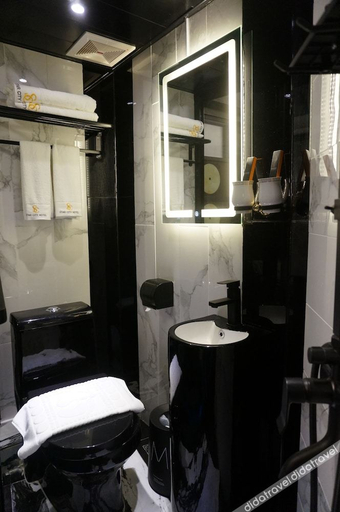 Bathroom 3, Luna Inn-Tsim Sha Tsui, Kowloon