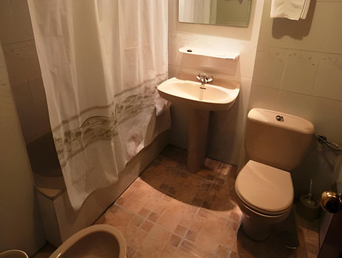 Bathroom 4, Hostal Cuzco Salamanca, Salamanca