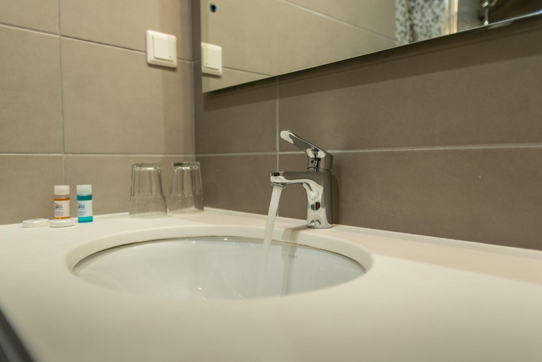 Bathroom 4, Neos Ikaros, Crete