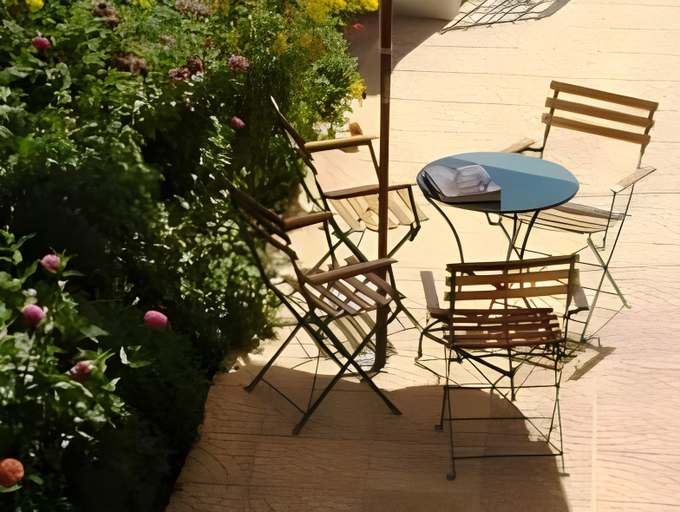 Others 4, Sundy's Studios, Ionian Islands