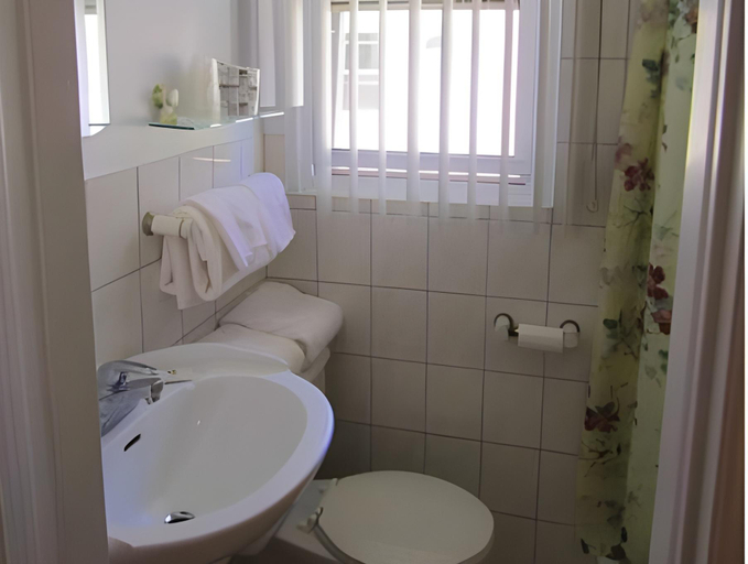 Bathroom 2, Motel Saint-Hilaire, La Vallée-du-Richelieu