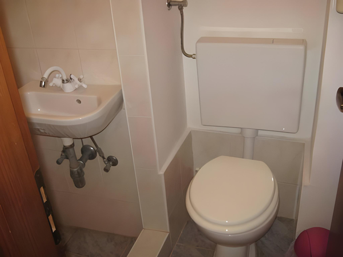 Bathroom 2, Central Old Town Apartments, Dubrovnik