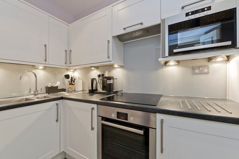 Others 5, Studio Flat With Garden Access, Holland Park, London