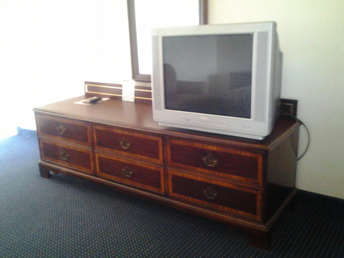 Others 4, Budget Inn, Tulare