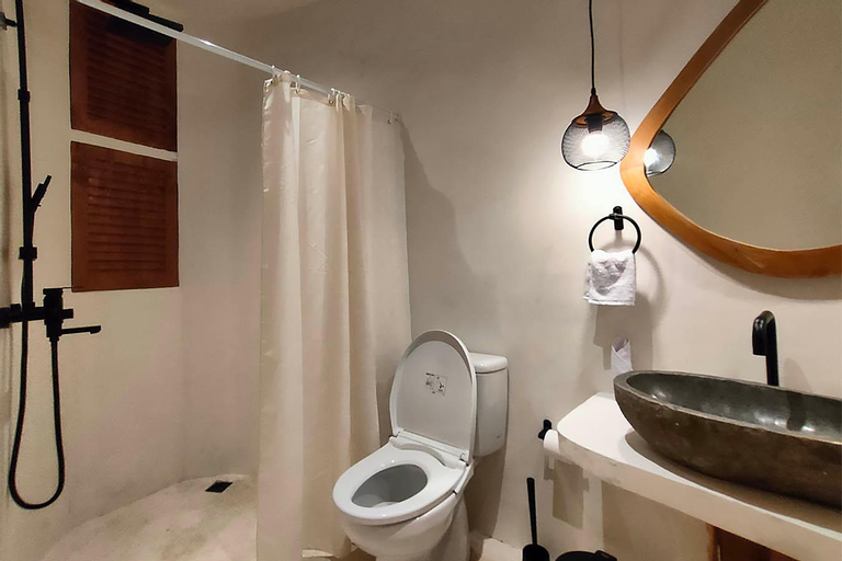 Bathroom 16