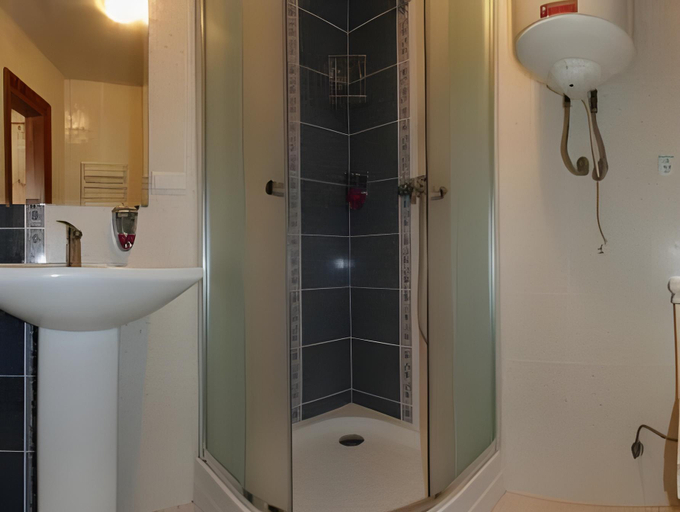 Bathroom 2, АртГір гостиннии двір, Iaremchans'ka
