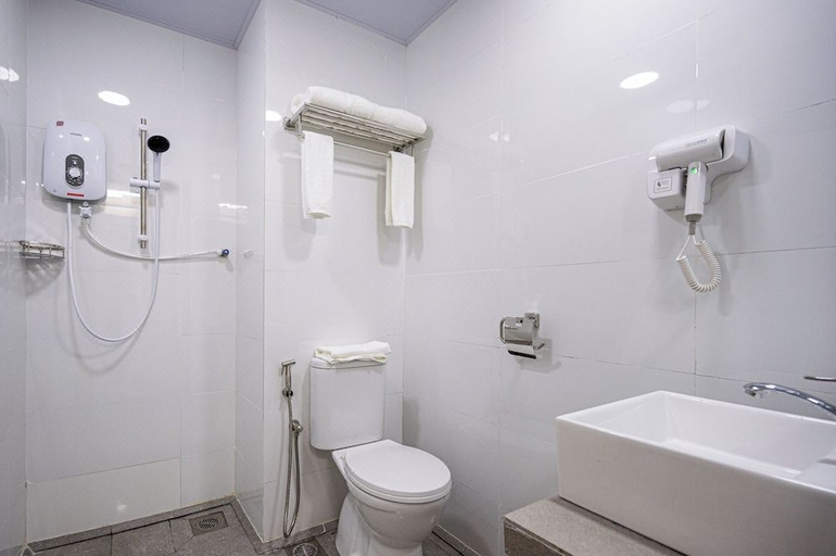 Bathroom 4, Semporna Garden Hotel, Semporna