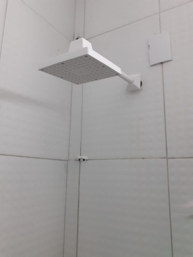 Bathroom 2, Confiance Hotel, Crateús