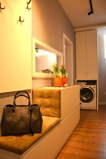 Others 5, Central Comfy Apartment, Tirana