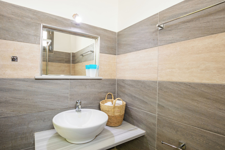 Bathroom 5, Sun Beach Apartments, South Aegean
