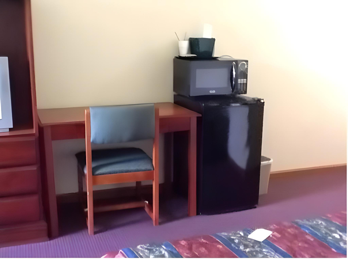 Bedroom 3, Attica Inn, Fountain