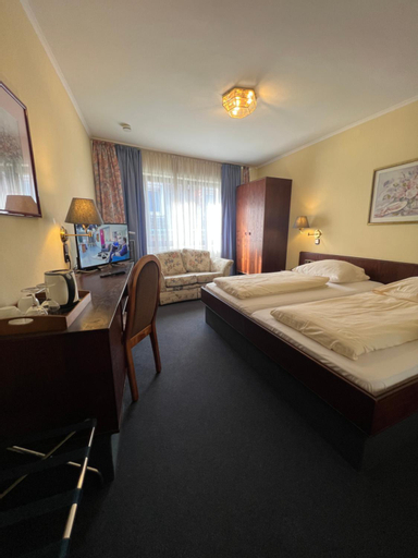 Bedroom 4, Central Hotel, Worms