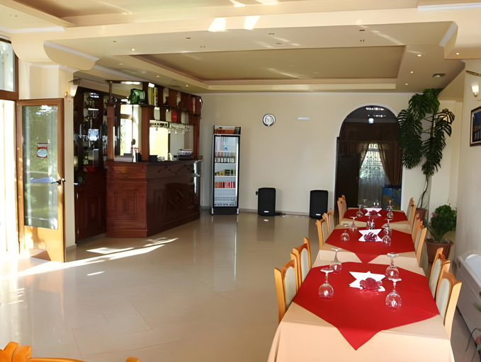Food & Drinks 5, Hotel Victoria, Pogradecit