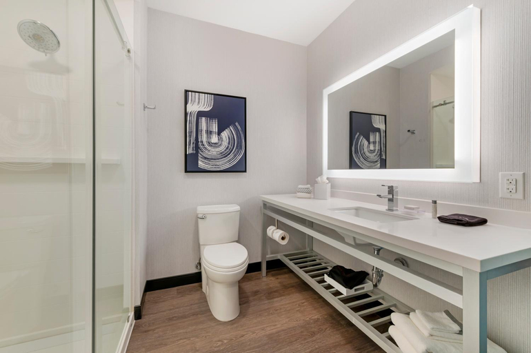 Bathroom 13