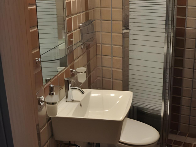 Bathroom 3, Nymfes, Thessaly