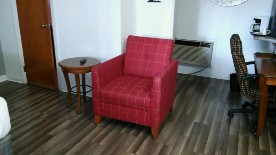 Others 5, The Oak Motel, Fayette