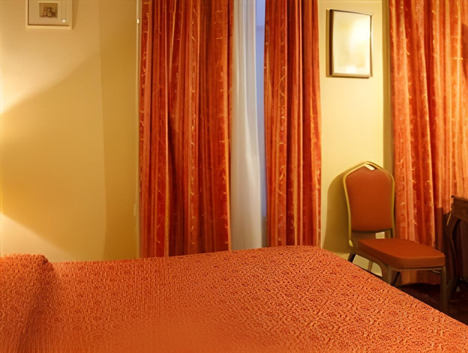 Bedroom 2, Hotel Hippodrome, Paris