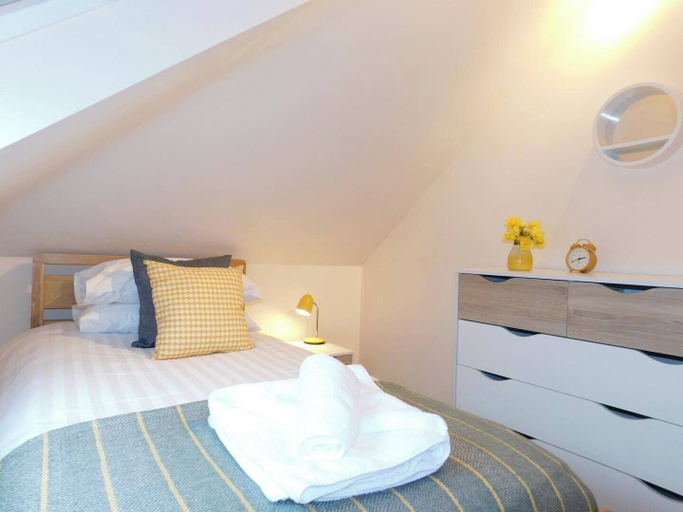 Bedroom 3, Number 6, Highland