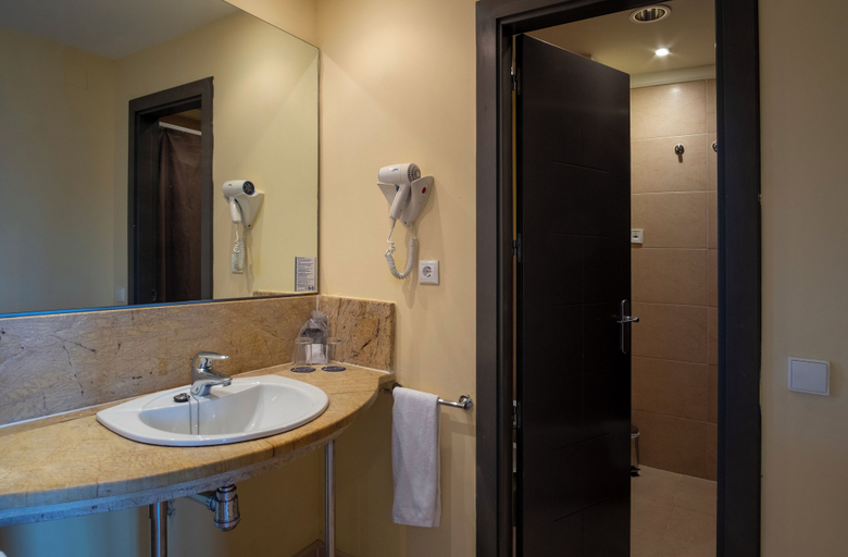 Bathroom 5, Ohtels Islantilla, Huelva