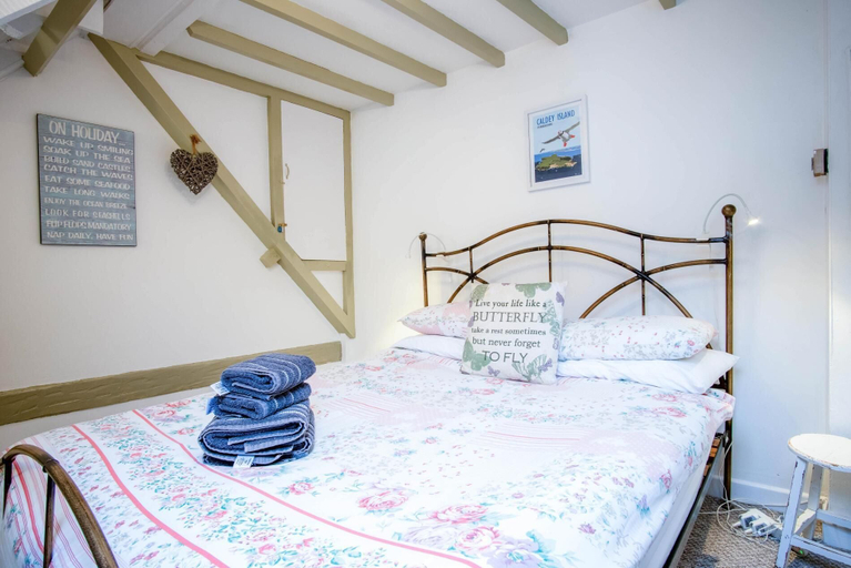 Bedroom 3, Stable Cottage - 1 Bedroom Cottage - Penally, Pembrokeshire