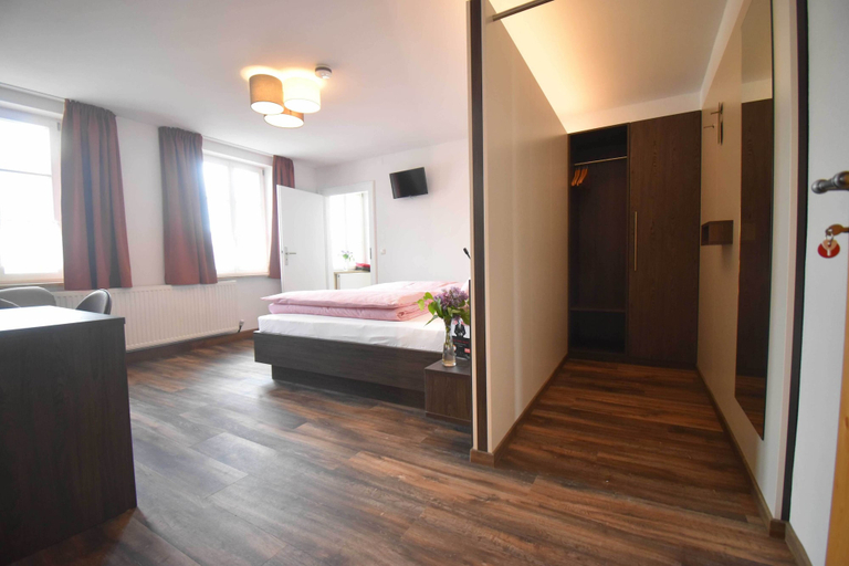 Bedroom 3, Gasthaus zum Hirschen, Weißenburg-Gunzenhausen