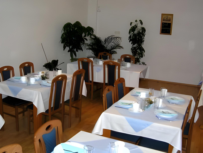 Food & Drinks, Penzion Holiday, Trnava