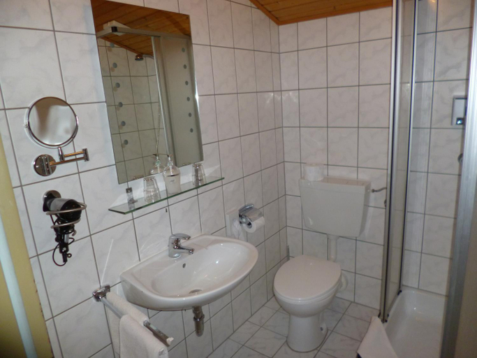 Bathroom 2, Gastehaus am Berg, Regen
