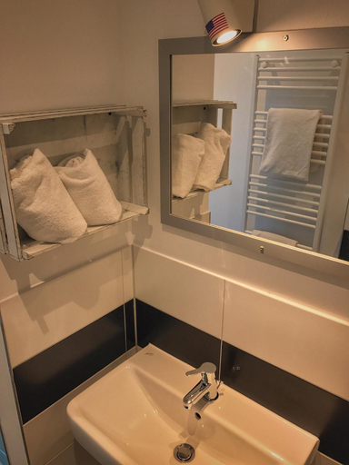 Bathroom 10