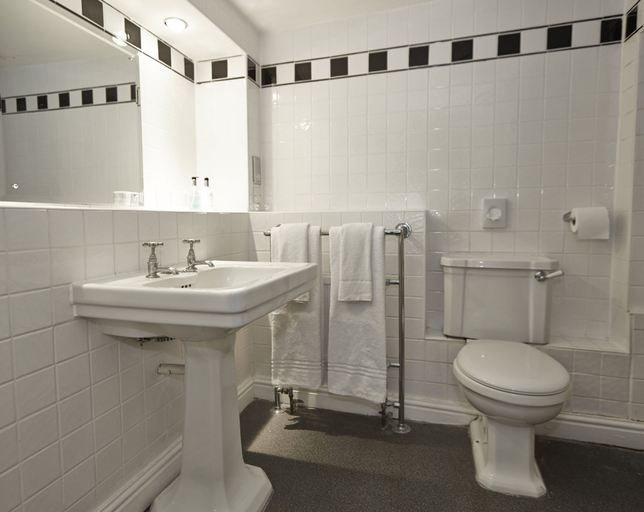 Bathroom 3, White Hart Hotel by Greene King Inns, Essex