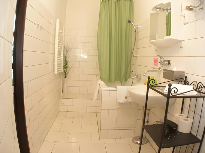 Bathroom 4, Aparthotel Davids, Praha 7