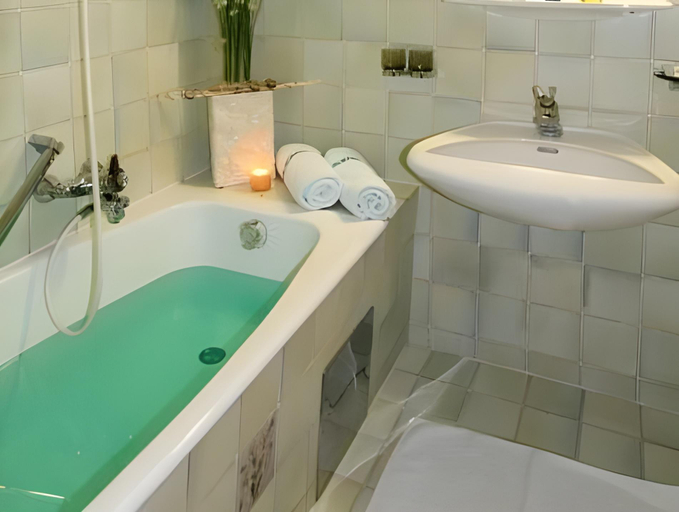 Bathroom 2, Hotel Garni Birkenhof, Imst