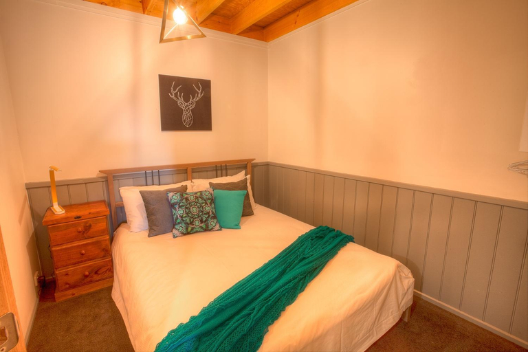Others 1, Drovers Rest Chalet, Alpine - East