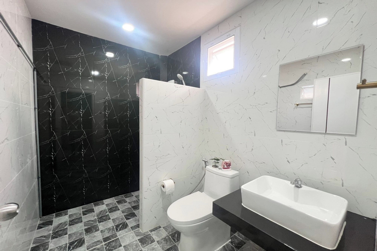 Bathroom 17