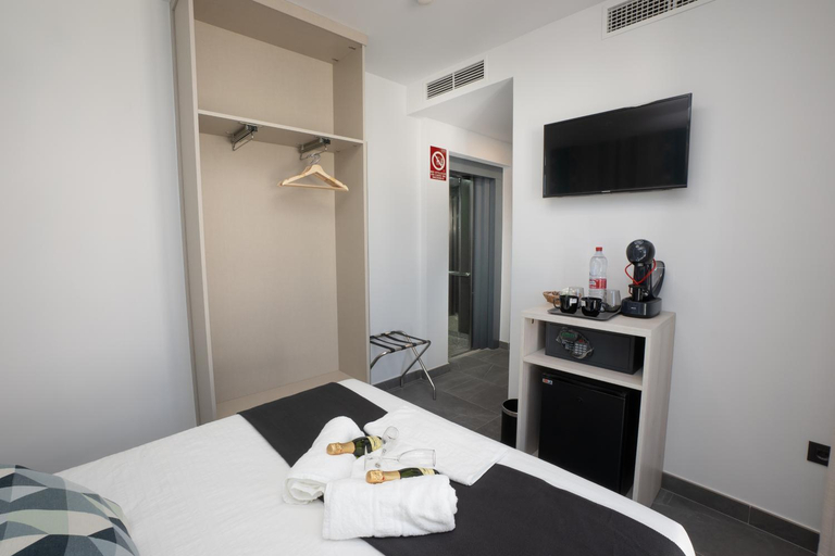Others 2, NERJA-CENTRO-JACUZZI- MIRADOR DE LA ERMITA- Adults Recommended, Málaga