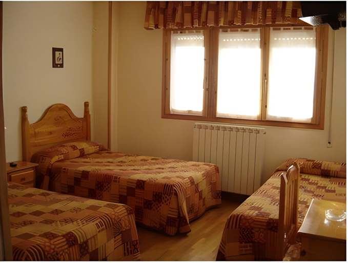 Bedroom 3, Hostal Valle de Tena, Huesca