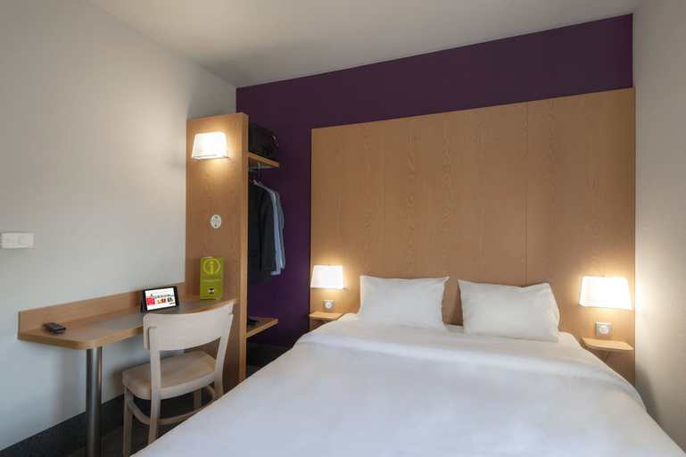Bedroom 3, B&B HOTEL Lyon Caluire Cité Internationale, Rhône