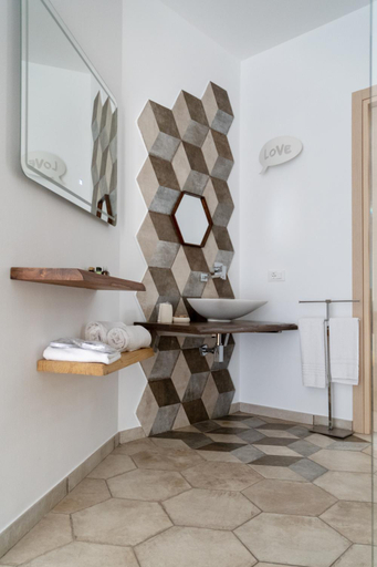 Bathroom 3, I Lecci Guesthouse, Latina