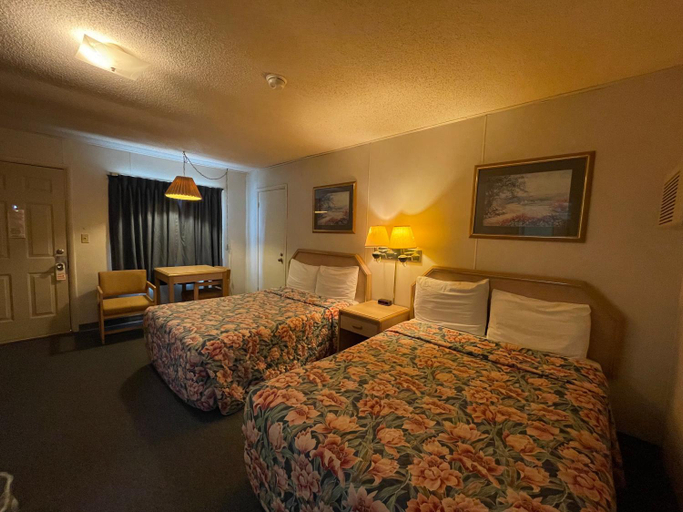 Bedroom 1, Twin Pine Motel, Moniteau