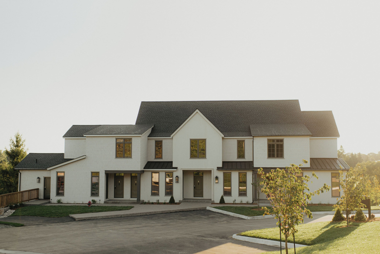 Exterior & Views